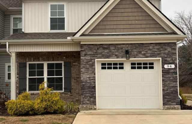 Beautiful  Spacious Townhome in the Center of Manchester! - 94 Creek Wood Road, Manchester, TN 37355