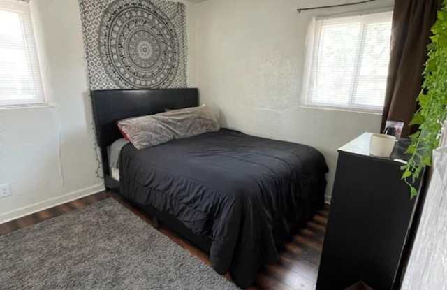 Short Term Rental: ADORABLE WEST MESA HOME 2 Bedroom 1/BA 1/CG BYA Gallery 3