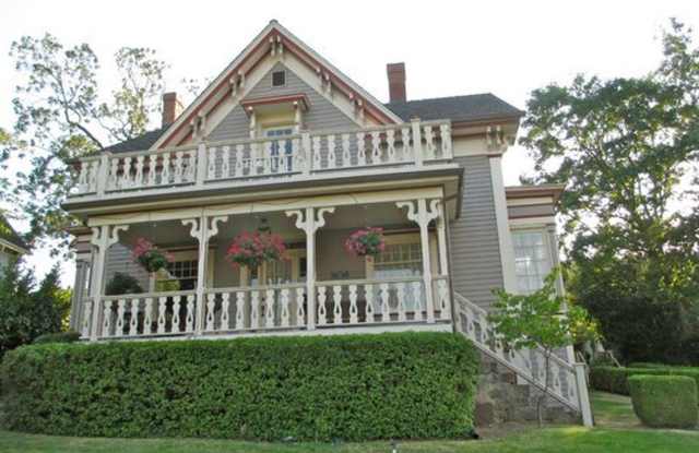 137 N Main St - 137 North Main Street, Ashland, OR 97520