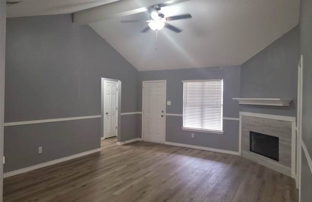 3/2/2 in South Pointe with Lots of Features Gallery 3