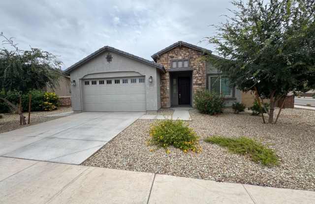Beautiful Surprise Home: 4 Bd, 3 Ba Gallery 1