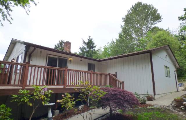 Charming West Seattle Rambler in the Private Pigeon Point Neighborhood. - 4124 23rd Avenue Southwest, Seattle, WA 98106