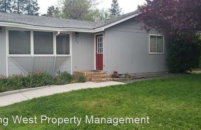 562 Ray Lane - 562 Ray Lane, Ashland, OR 97520