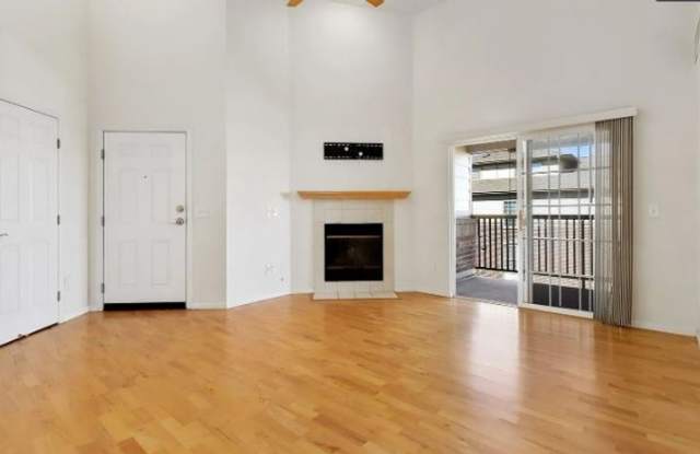 Spacious Condo in Aurora Gallery 4