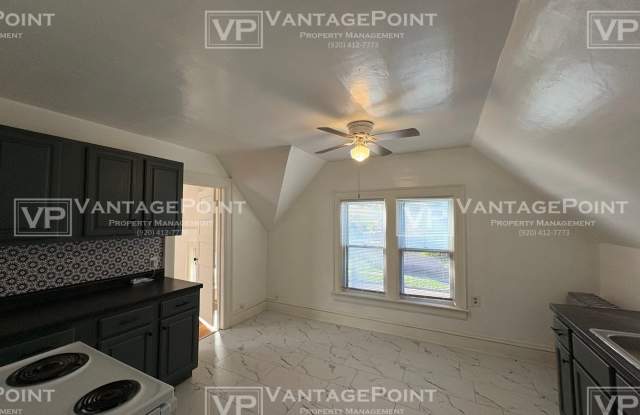 1103 North Division Street - Upper Gallery 4