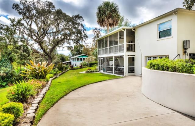 306 N CLAYTON STREET - 306 North Clayton Street, Mount Dora, FL 32757