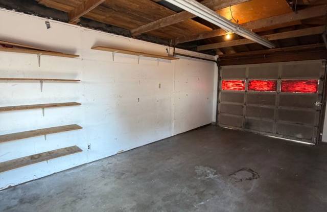 2-Bedroom Home with Garage Near Sky Lakes and OIT Gallery 4