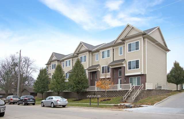 Luxury Iowa City townhouse close to UIHC and Kinnick photos photos