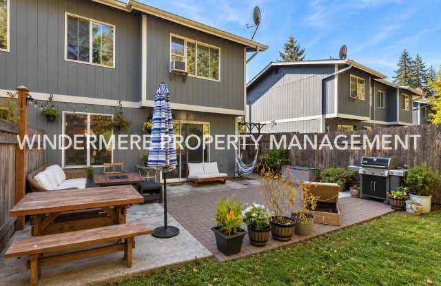 Charming Poulsbo Townhome in Town Location, Fully Fenced Yard, Community Playground Gallery 4