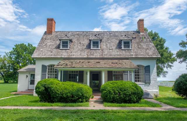 UNIQUE OFFERING-HISTORIC CAPE COD ON URBANNA CREEK photos photos