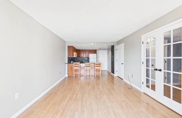 Bright Junior One Bedroom in CityView North Tower w/ Parking! Gallery 1