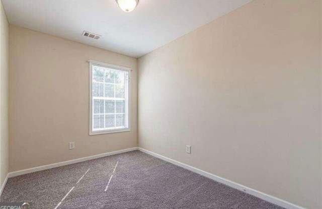 Room in 4 Bedroom Home at Pounds Dr photos photos