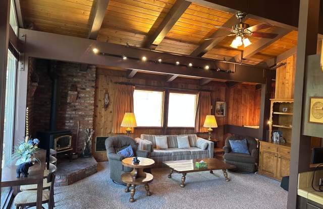 Spacious Furnished 3BD + Den / 3BA Mountain Condo | Pet Friendly | Villa de los Pinos photos photos