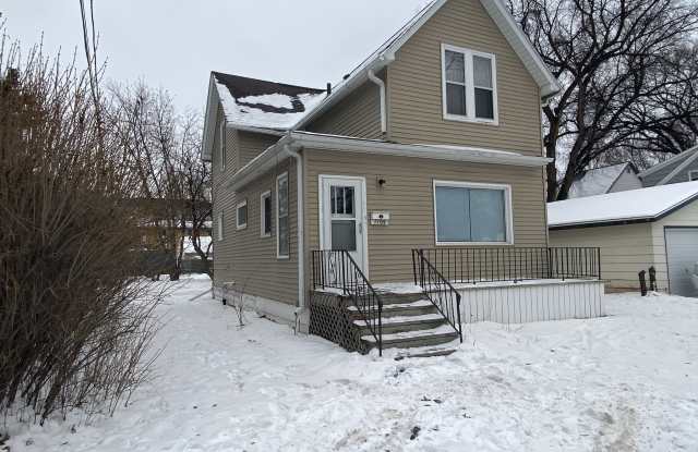 1109 College Street North Gallery 2