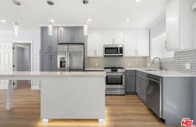 2435 3rd St photos photos
