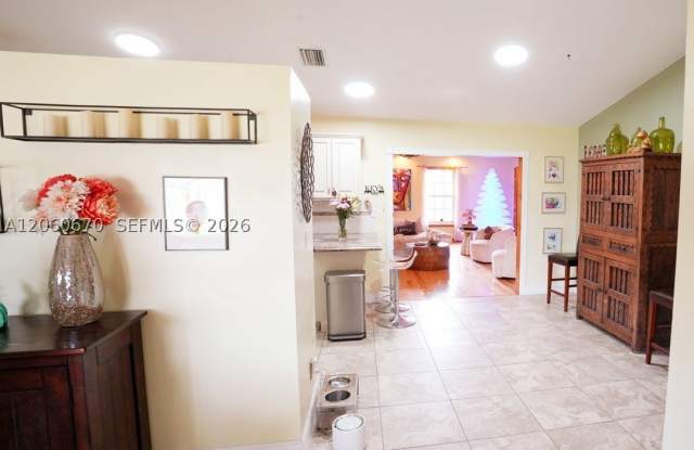 2304 SE 8th Terrace Gallery 3