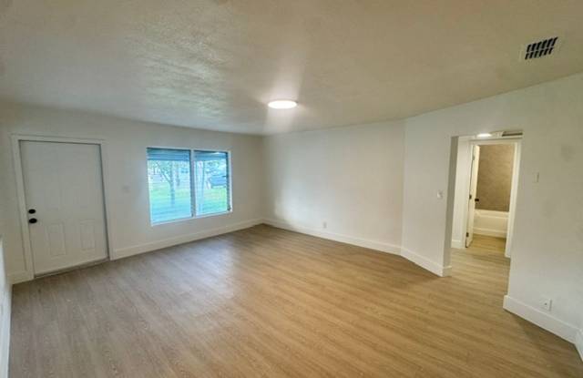 Completely Renovated 3BR/2BA Home + Private Mother-in-Law Suite Gallery 4