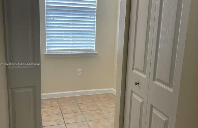 9825 Baywinds Drive Gallery 4