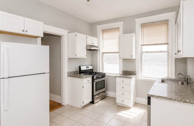 2941 W Belmont Avenue Gallery 4