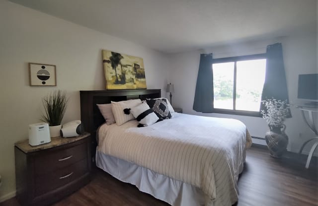 1640 Highway 36 W Apt 241 - 1640 Minnesota Highway 36, Roseville, MN 55113