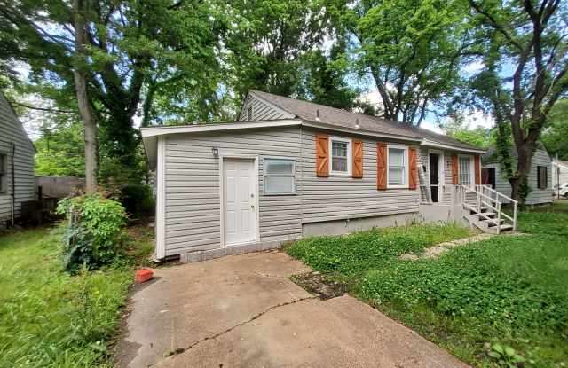 Welcome to our charming 3 bedroom, 1 bathroom house located in West Memphis, AR. photos photos