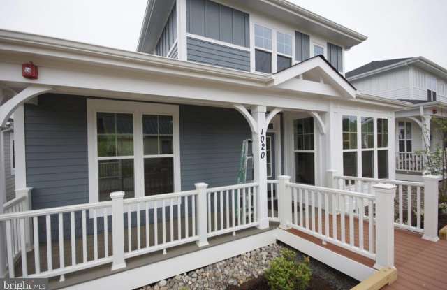 1020 RAILROAD Avenue unit: 5 photos photos