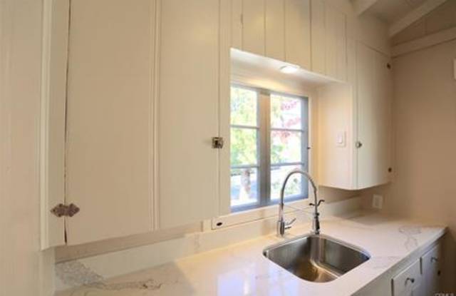 445 Graceland Drive Gallery 4