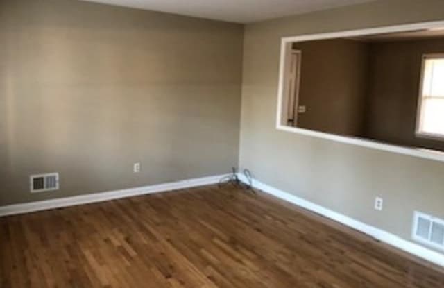 304 Hickory Ridge Drive Gallery 2