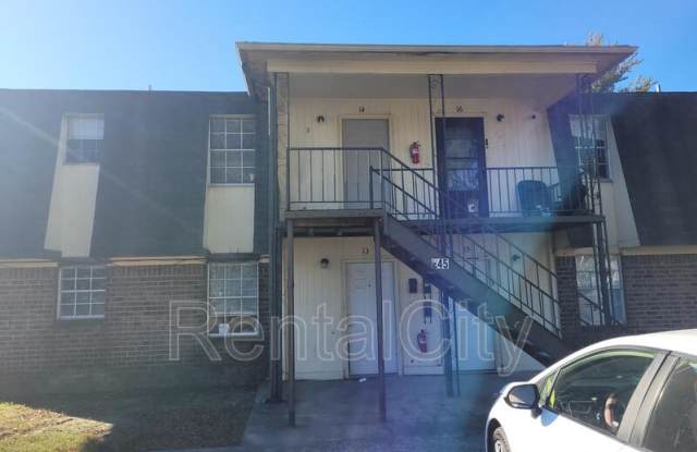 245 Greenway St - 245 Greenway Street, Dyersburg, TN 38024