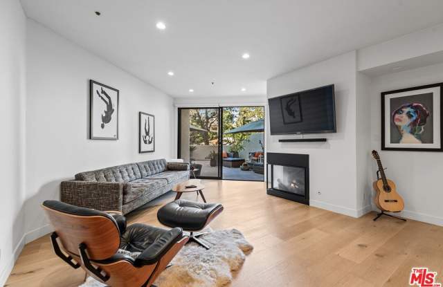 2102 Century Park Ln Gallery 1