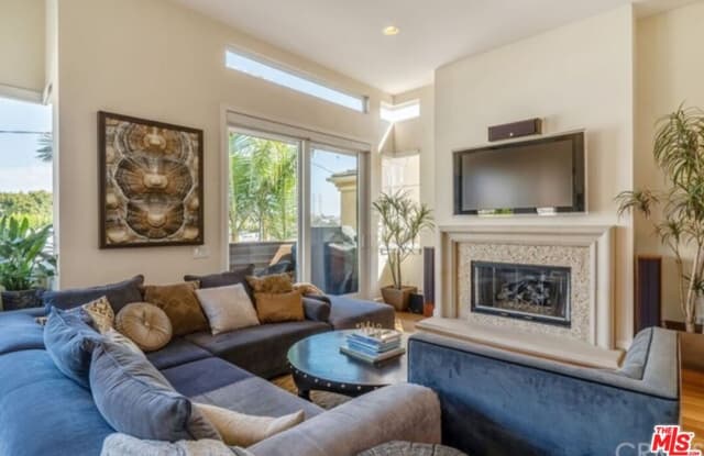 311 Culper Ct - 311 Culper Court, Hermosa Beach, CA 90254