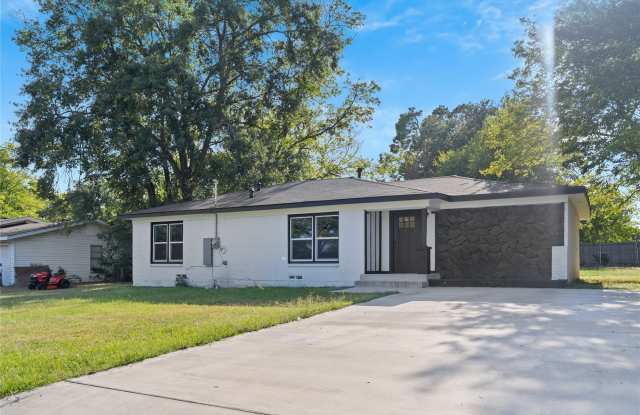1613 Irwin Lane Gallery 1
