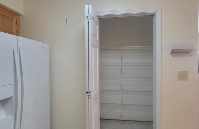 3 bedroom, 2 bathroom townhouse in Western Branch Gallery 4
