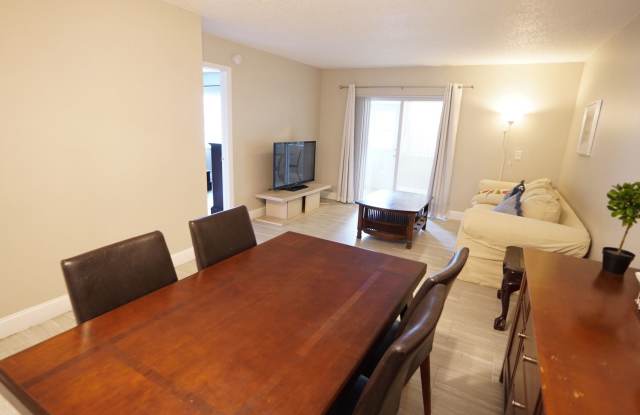Renovated 2/2 in quite 55+ community Gallery 4
