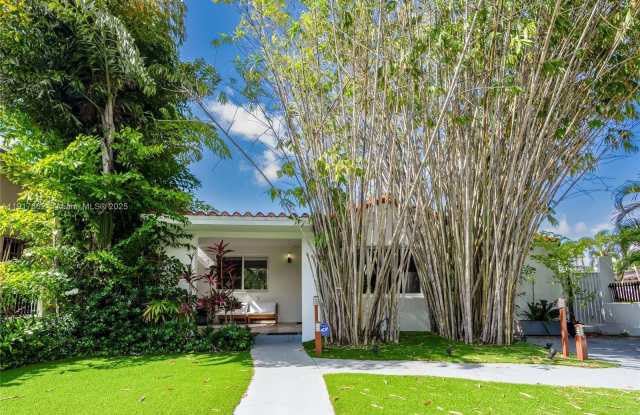 1360 SW 16th St photos photos