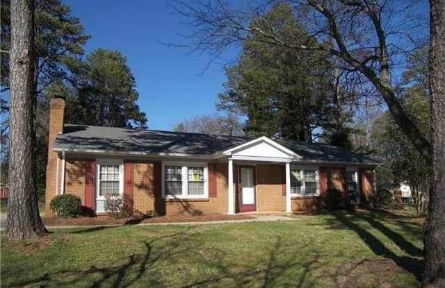 Beautiful Ranch Home in Charlotte NC - 6820 Barcliff Drive, Charlotte, NC 28212
