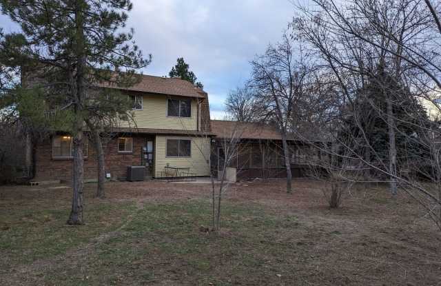 HUGE 4B/3b house on .4 acre lot. 3300sqft with oversize 2 car garage. photos photos