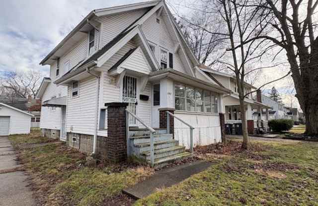 Large 4 bedrooms 1 full bathroom home for rent photos photos