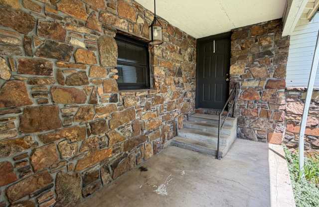 Country Living: 3 Bedroom and 2 Bathroom Home Newly Renovated Gallery 4