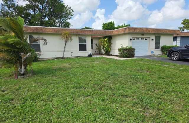 7816 NW 70th Ter photos photos