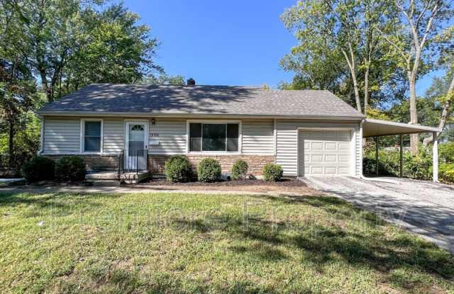 10106 Hillcrest Rd - 10106 Hillcrest Road, Kansas City, MO 64137