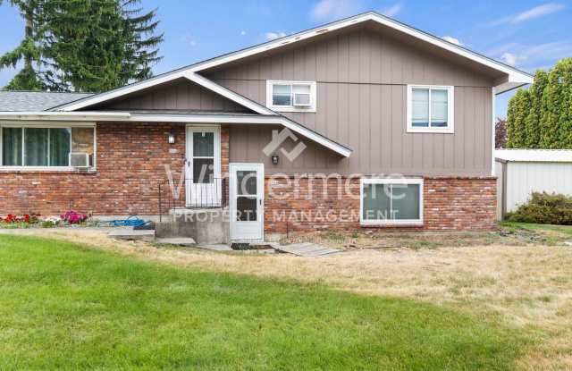 Freshly Updated 2 Bed 1 Bath Spokane Valley property with detached garage / Shop photos photos