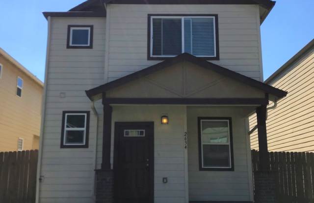 Well Maintained, High Ceilings, Bonus Room, Great Location! photos photos
