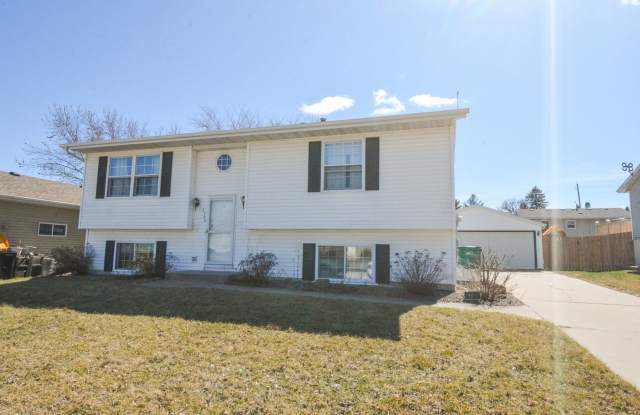 4 bed 2 bed For Rent in Country Club Manor! photos photos