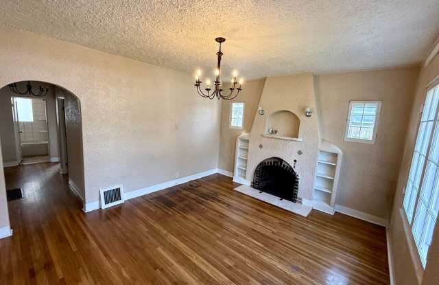 Charming 3-Bedroom Home with Fenced Yard & Basement Storage Gallery 3