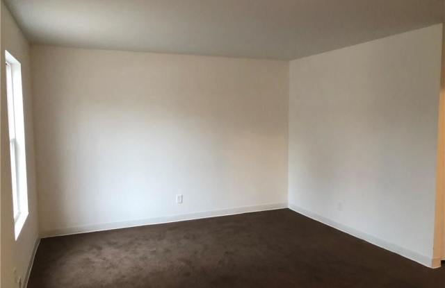 2318 North Dearborn Street Gallery 3