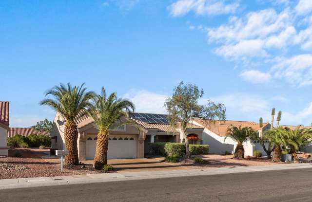 Gorgeous 2 Bed 2 Bath Single Story home in 55+ Sun City Summerlin. Lots of community amenities. Gallery 4