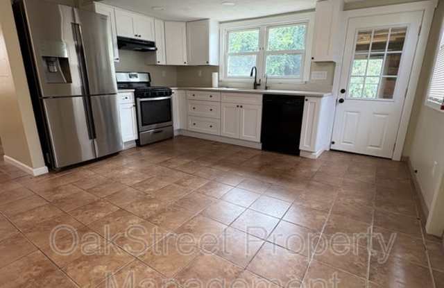455 Crown Point Road - A Gallery 3