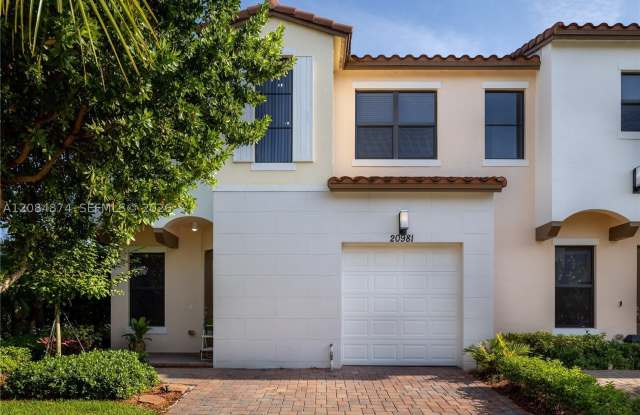 20981 NW 1st Ct Gallery 2
