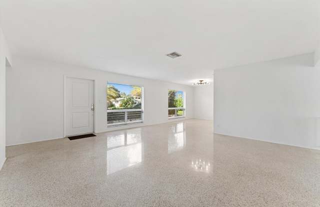 1341 SE 4th Court Gallery 4